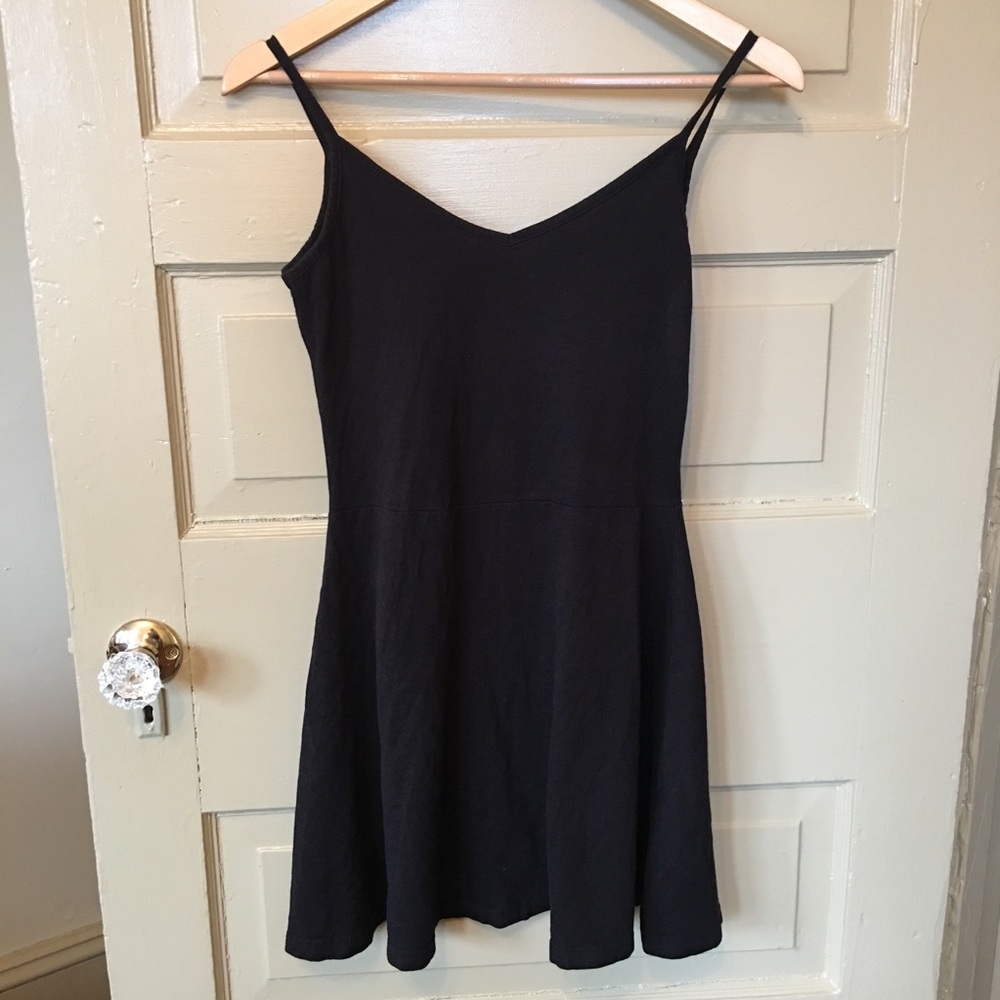 🌿 black skater dress - cute and comfy! versatile!